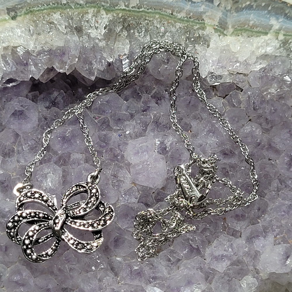 AVON Bow Necklace.